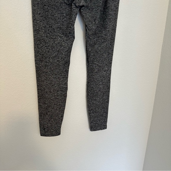 Beyond Yoga Classic Spacedye 7/8 Leggings Cropped Gray
Size Small Women’s - Picture 8 of 8